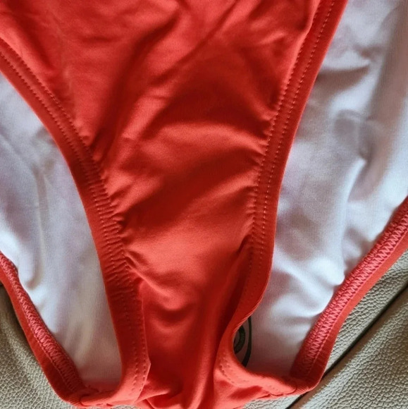 ♠️KATE SPADE♠️ One piece Hot Cherry Swimwear  Red Strapless Removable Paddin… - Picture 6 of 6